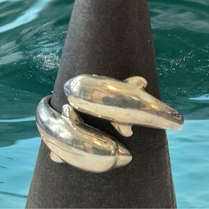 Sterling Silver Dolphin Ring (6.75)​